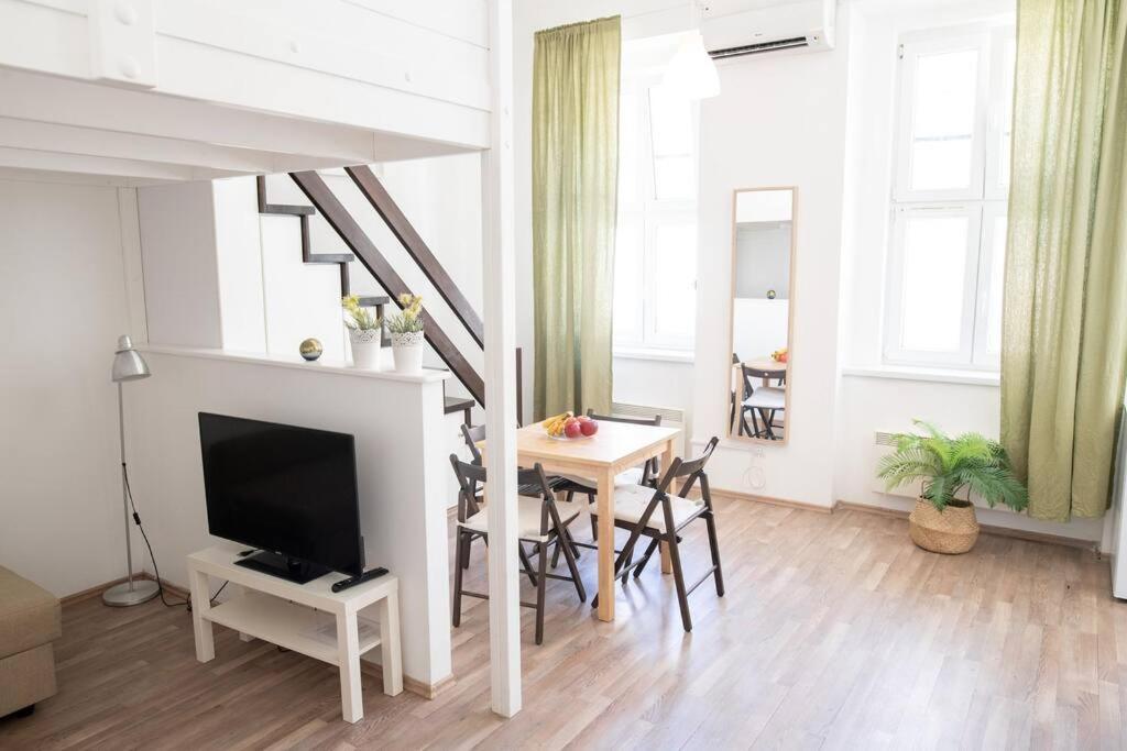 N28 Studio Next To Andrassy Boulevard. Budapest Eksteriør billede