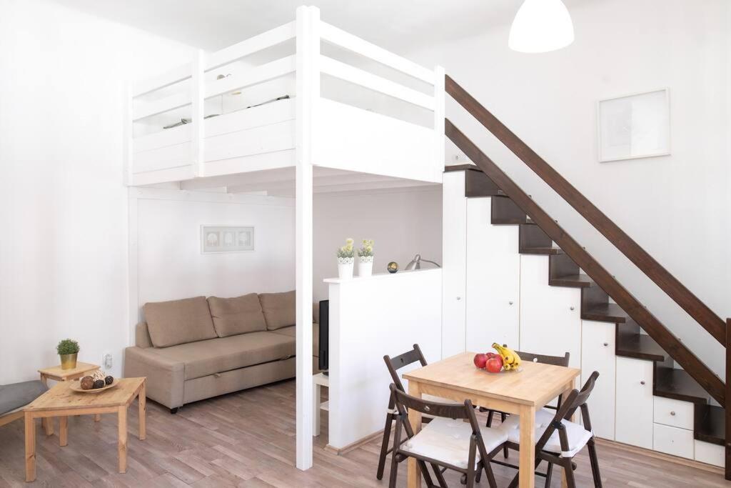 N28 Studio Next To Andrassy Boulevard. Budapest Eksteriør billede