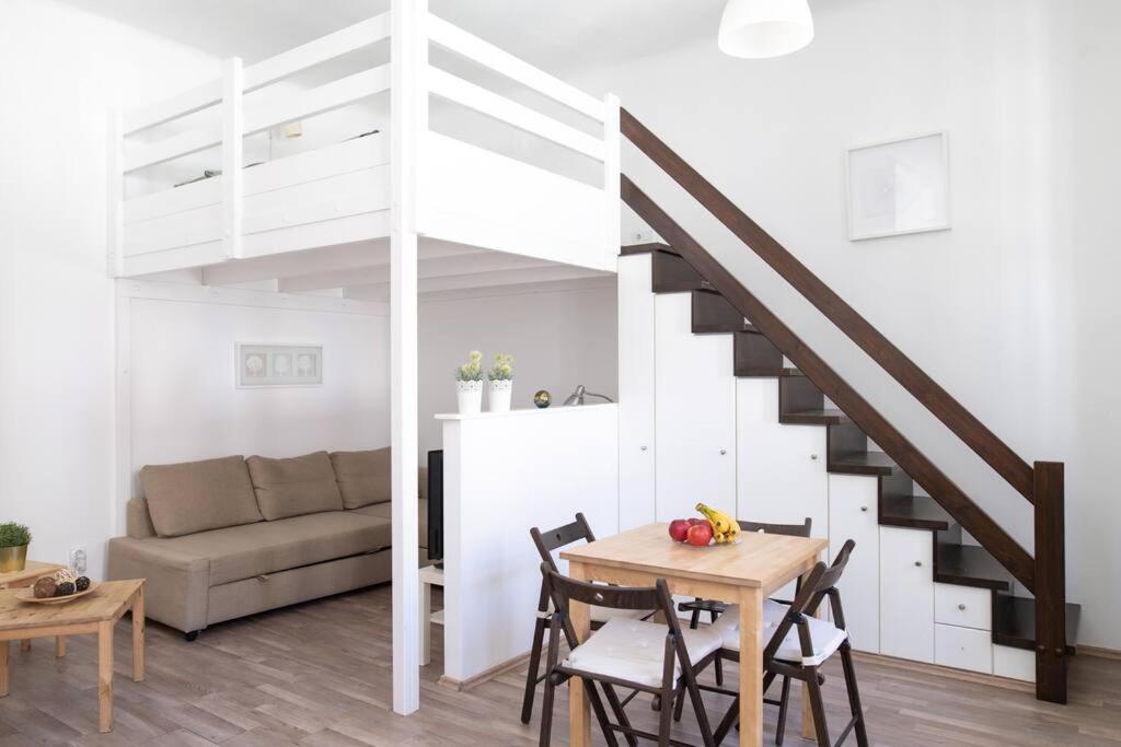 N28 Studio Next To Andrassy Boulevard. Budapest Eksteriør billede